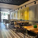 The Sisli Beijing Group And Bistro Apartmanhotel 4*